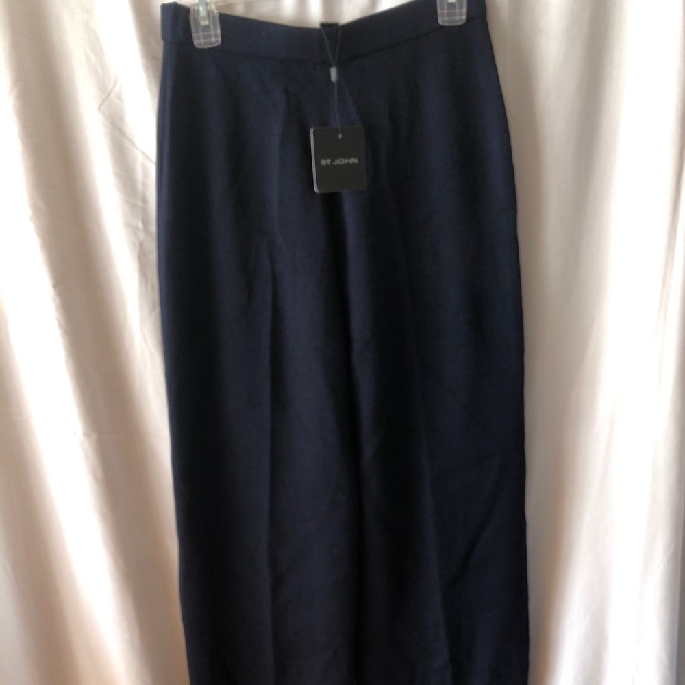 St.John kate fit pants.Small. Navy. Brand New.